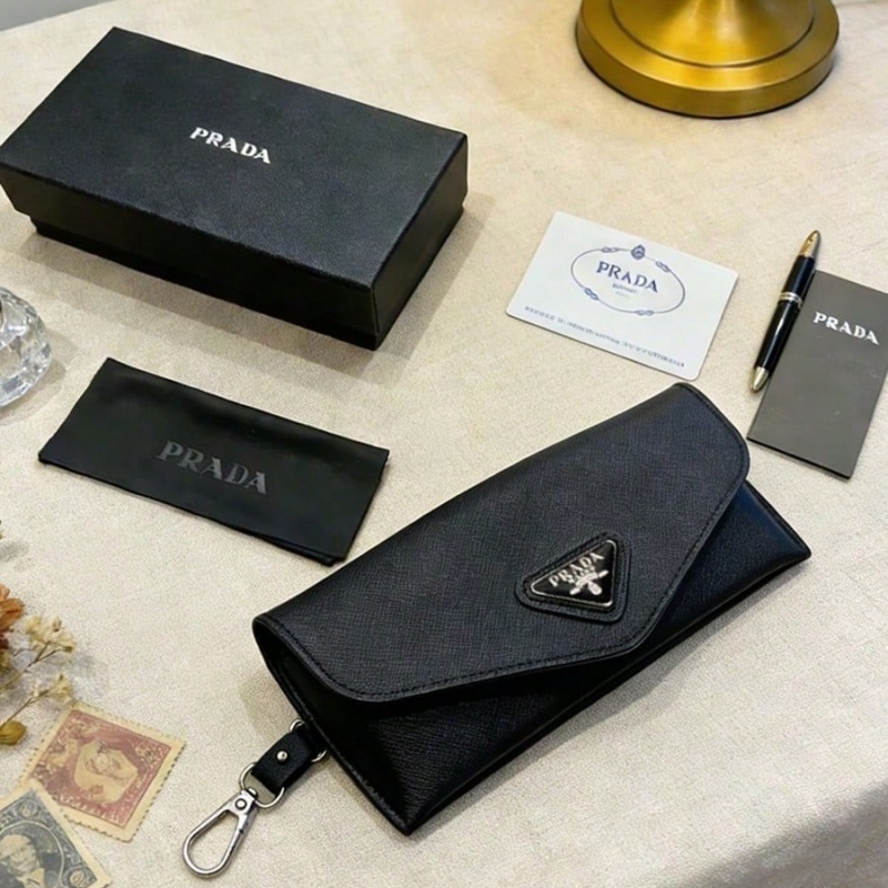 Luxury Bags Consignment - Prada zwart lederen brillenkoker Luxe driehoekig