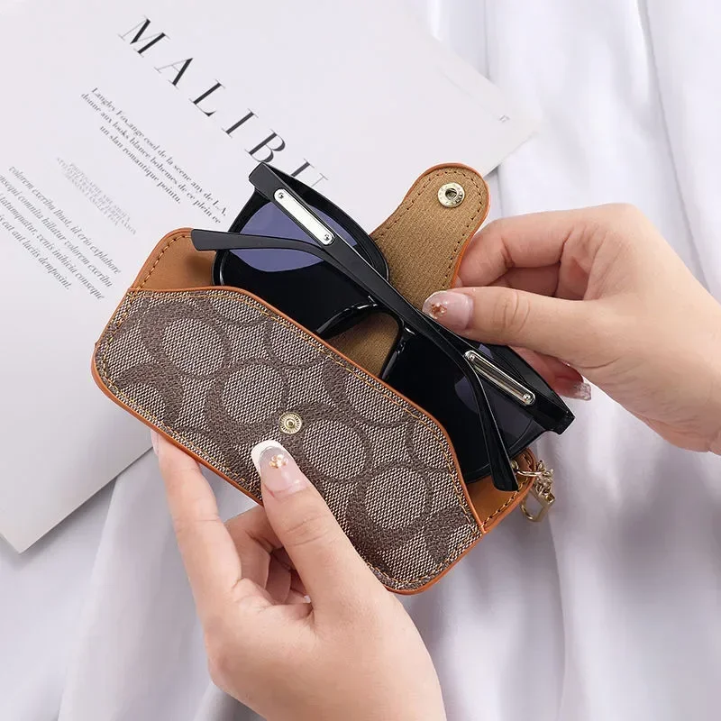 Luxury Bags Consignment - Vrouwen Luxe Vintage Bedrukt Leren Brillenzakje